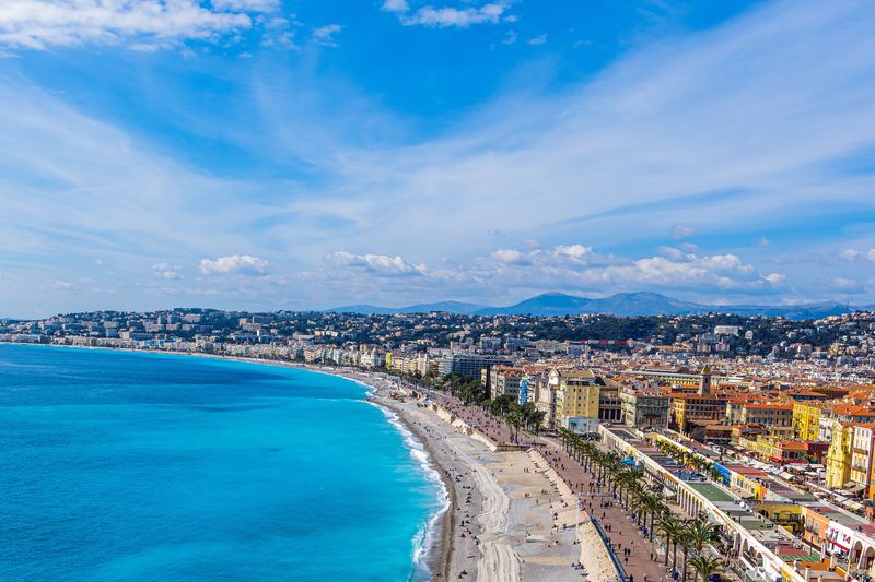 La Baie des Anges et la Promenade des Anglais vues depuis la colline du Château